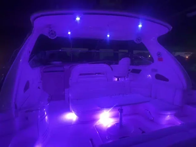 60ft Sundancer A-Yacht upper deck